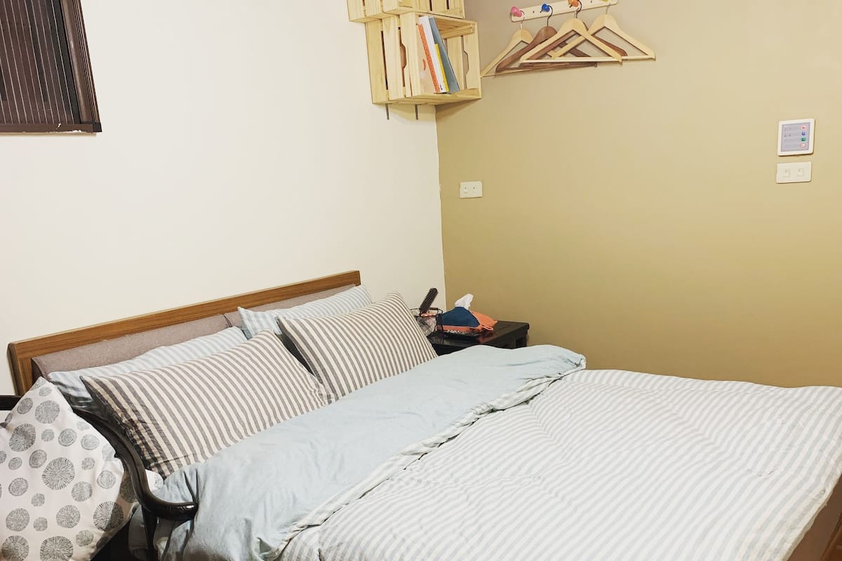 Premium bedding, cots/infant beds, rollaway beds, free WiFi