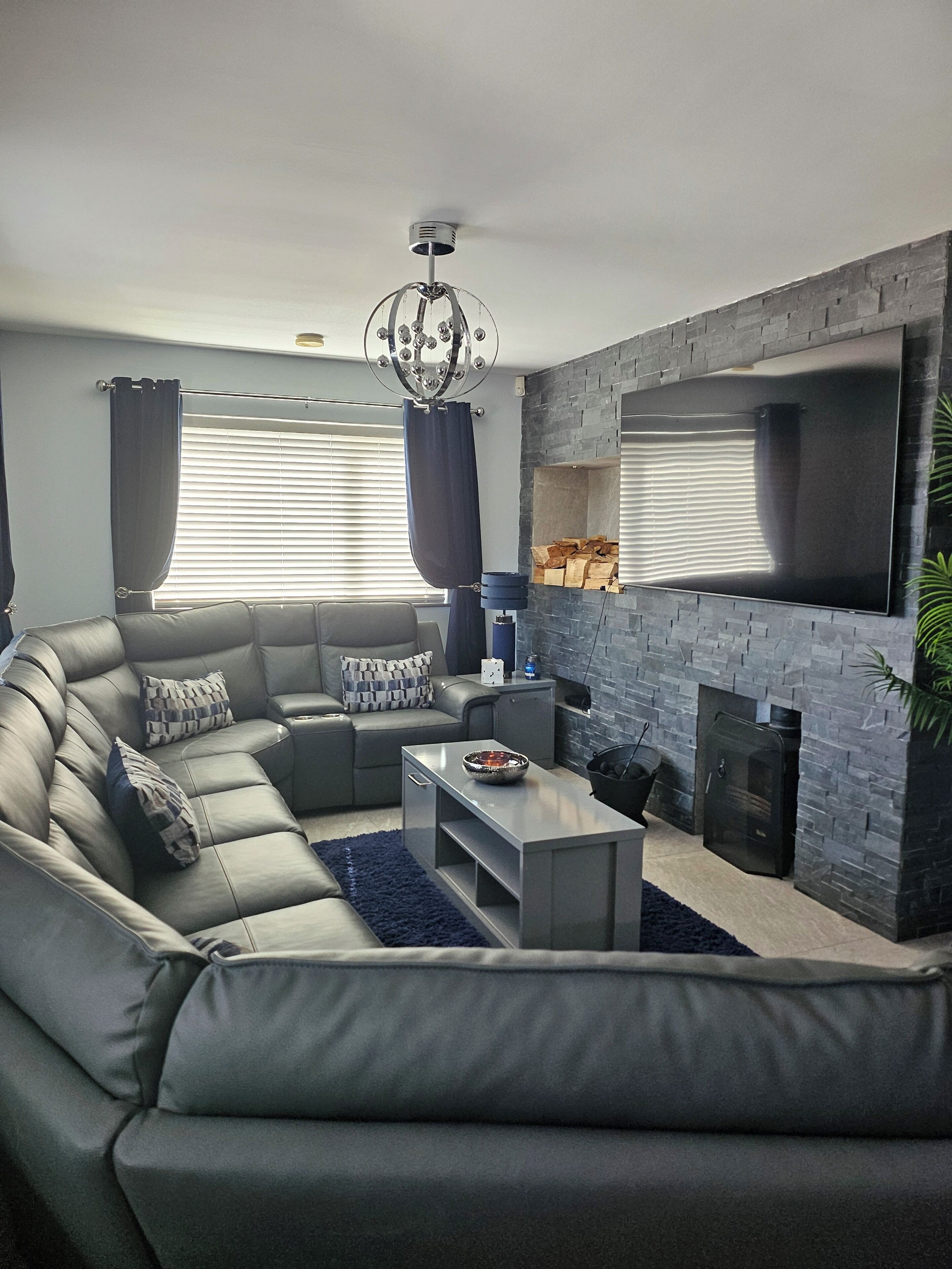 Smart-TV, Kamin, DVD-Player