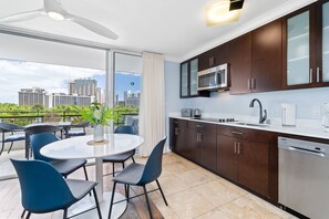 Fridge, microwave, stovetop, dishwasher