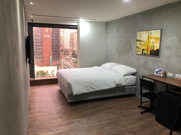 Chambre supérieure double ou avec lits jumeaux, 1 grand lit, non-fumeur, vue sur la ville | Rideaux d’obscurcissement, accès au Wi-Fi (inclus), literie fournie