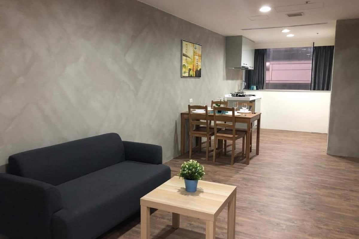 Deluxe suite, 2 slaapkamers, niet-roken, uitzicht op de stad | Verduisterende gordijnen, gratis wifi, beddengoed