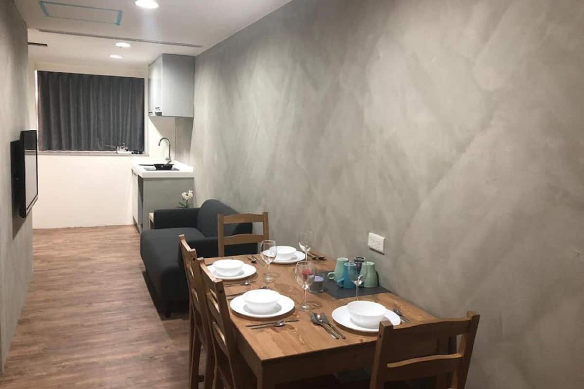 Standaard suite, 2 slaapkamers, niet-roken, uitzicht op de stad | Verduisterende gordijnen, gratis wifi, beddengoed