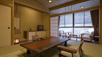 Japanese Style Room for 4 People | In-room safe, free WiFi