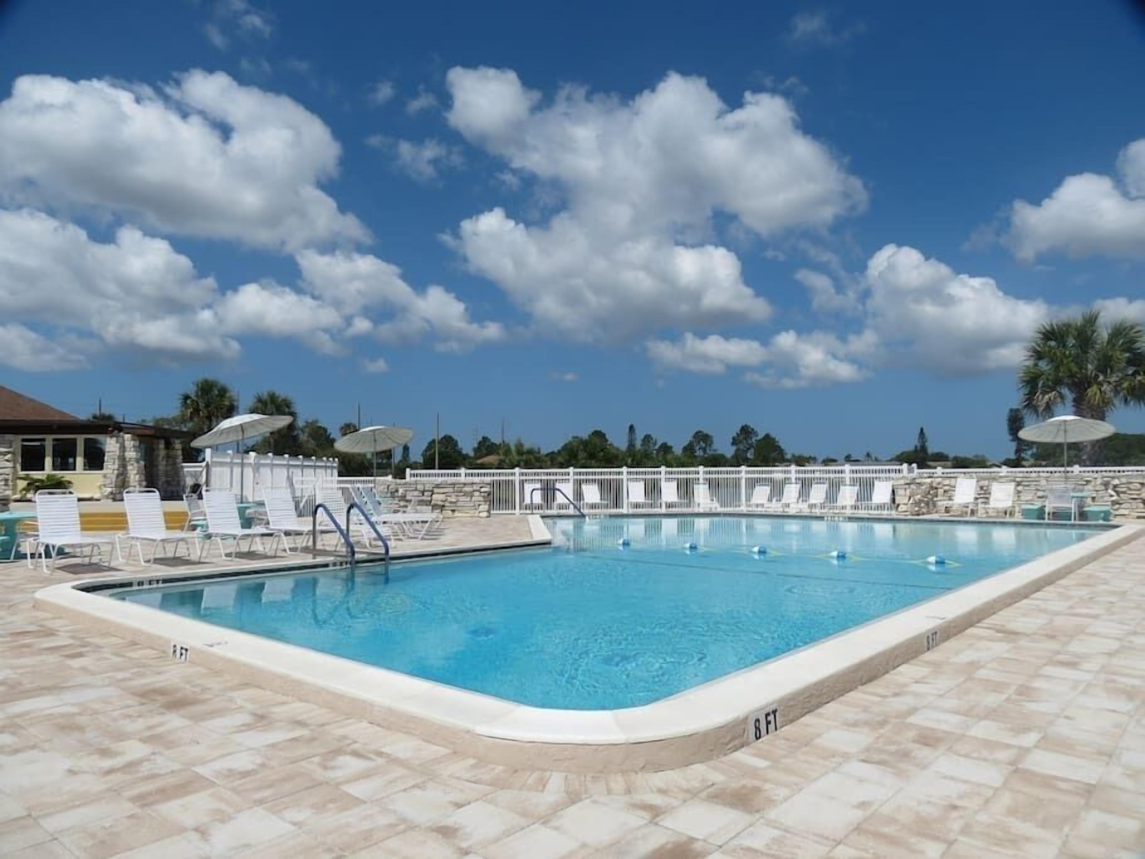Located in an active community w/ heated pools, tennis courts and shuffleboard
