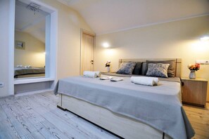 3 bedrooms - welcome to my sweet home ,my apartment is localed in the old tbilisi.see you :)) (old tbilisi)