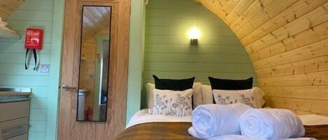 مكواة/لوح كي وملاءات أسرّة