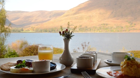 Café da manhã. Torlinnhe Guesthouse
