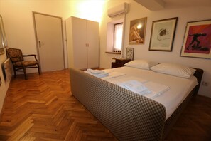 4 habitaciones, internet y ropa de cama 