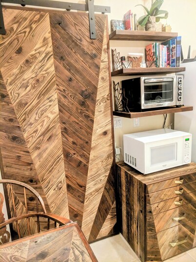 Perfect Location - 4BD,1BA - Restored Redwood Home of SF Artists