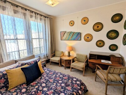 Perfect Location - 4BD,1BA - Restored Redwood Home of SF Artists