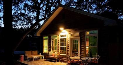 Adorable Cottage By the Sea - Ocean View - 1/2 Block Walk to Beach - Fenced Yard