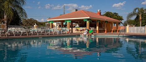 Piscine extérieure, piscine chauffée