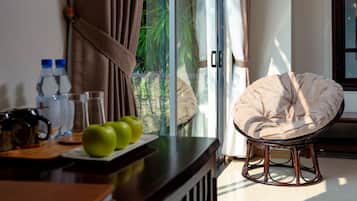 Lotus Junior Suite Lake View | Minibar, in-room safe, desk, blackout drapes