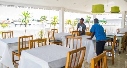 Featuring free WiFi, Rooftop Cafe ,close to ferry terminal & City attractions 7