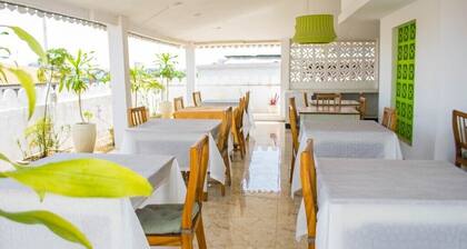 Mukana ilmainen WiFi, kattokahvila, lähellä lauttaterminaalia ja kaupungin nähtävyyksiä 7