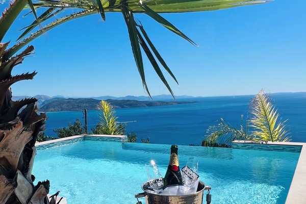 Edge of infinity pool