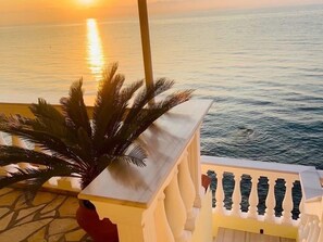 Property grounds - Luxury Villa Stunning Sea Views and infinity pool on the East coast of Corfu, (Sarakinatika)