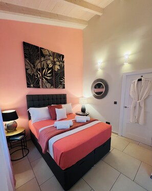 3 bedrooms, in-room safe, iron/ironing board, travel cot