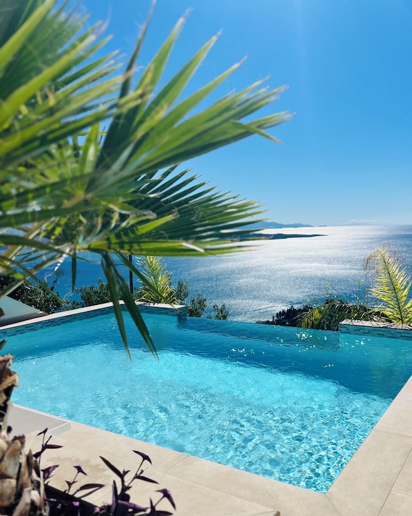 Outdoor pool - Luxury Villa Stunning Sea Views and infinity pool on the East coast of Corfu, (Sarakinatika)