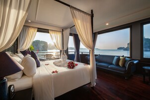 Honeymoon Suite with Private Terrace | Minibar, in-room safe, desk, soundproofing