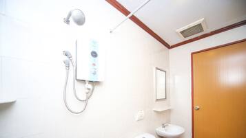 Family Suite, 2 Katil Kelamin (Double) | Bilik Mandi | Pancuran mandi, kelengkapan dandanan diri percuma, bidet
