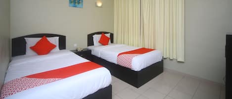 Standard Twin Room | Desk, free WiFi
