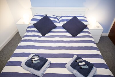 3- Bed - Sleeps 6 - Dogs Welcome & Free Parking