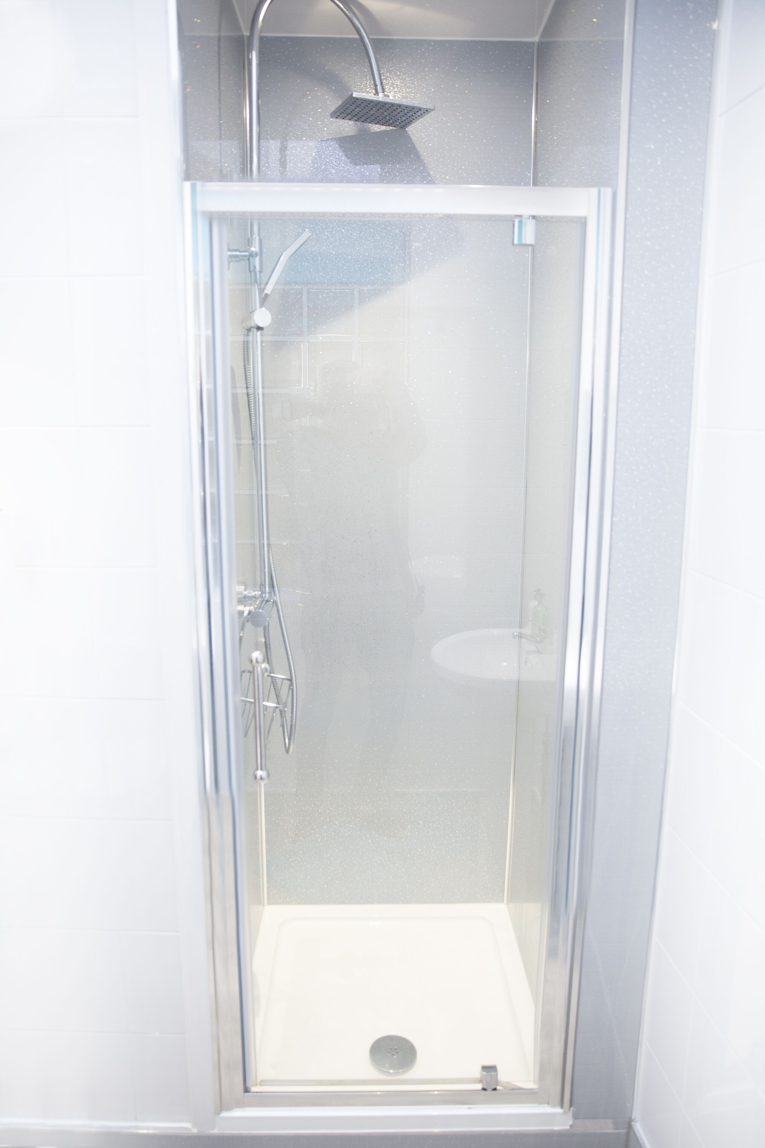 Casa | Baño | Regadera, secadora de cabello, toallas 