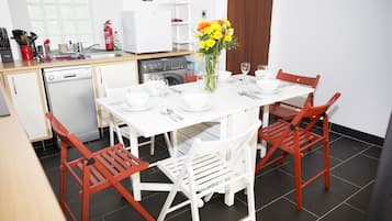 House | Private kitchen | Fridge, microwave, oven, stovetop