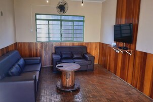 City Cottage, Multiple Beds, Pets Allowed | Living room | 40-inch flat-screen TV with digital channels, LCD TV