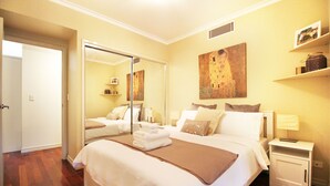 Unclassified image, 4 of 13, button - Grey St Residence (South Brisbane)