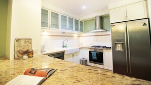 Unclassified image, 5 of 13, button - Grey St Residence (South Brisbane)