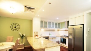 Unclassified image, 2 of 13, button - Grey St Residence (South Brisbane)