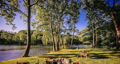 Romantic, Trail and River Access, Great View