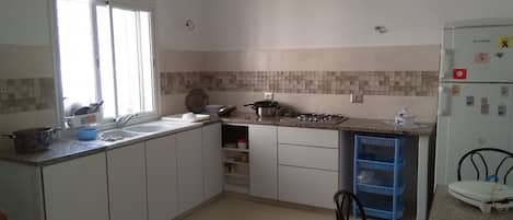 베이직 하우스 | 전용 주방 | 냉장고, 오븐, 커피/티 메이커, 전기 주전자