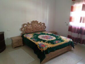 Hus – basic | Skrivebord og sengetøy