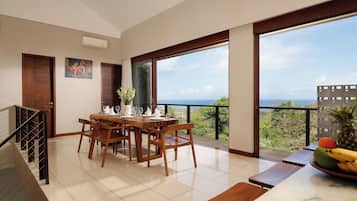 Three Bedroom Luxury Pool Villa with Ocean View | 餐廳