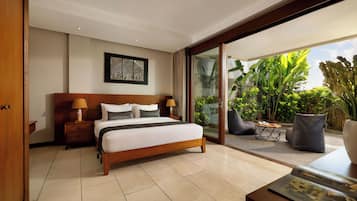Three Bedroom Luxury Pool Villa with Ocean View | 客房內保險箱、獨特裝潢、布置獨特、書桌