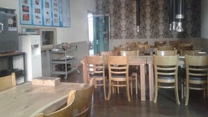 Se sirven desayunos, comidas y cenas