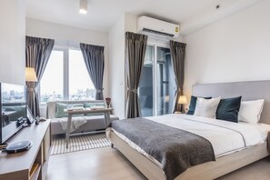 Free WiFi - Chapter One ECO Ratchada Huaikwang by Favstay (Bangkok)