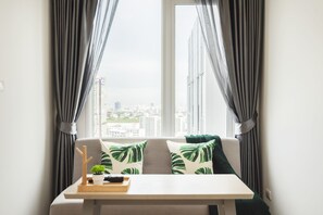 Free WiFi - Chapter One ECO Ratchada Huaikwang by Favstay (Bangkok)