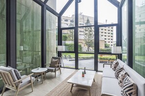 Lobby sitting area - Chapter One ECO Ratchada Huaikwang by Favstay (Bangkok)