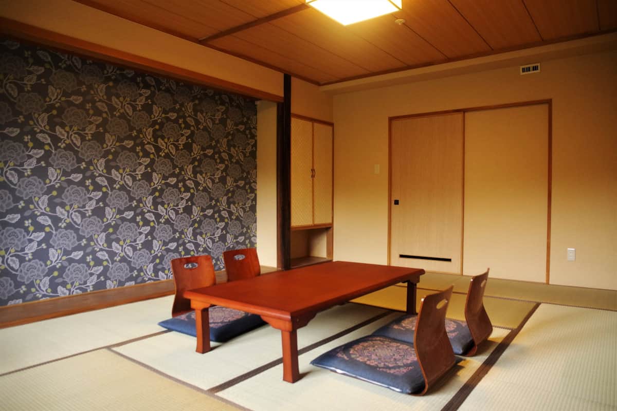 1 bedroom, down comforters, free WiFi, bed sheets