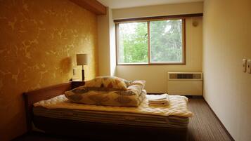 Single Room with shared bathroom | 1 bedroom, down comforters, free WiFi, bed sheets