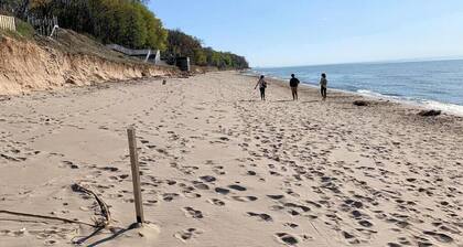 Union Pier Cottage. Feuerstelle. Kamin. Gehen Sie zum Lake Michigan Beach.
