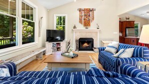 Smart TV, fireplace, DVD player