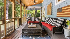 Smart TV, fireplace, DVD player - Union Pier Hidden Gem | 3 Blocks to Beach | Screened Porch & Fire Pit (Union Pier)