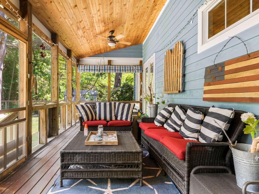 Smart TV, fireplace, DVD player