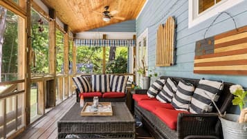 TV connectée, cheminée, lecteur de DVD