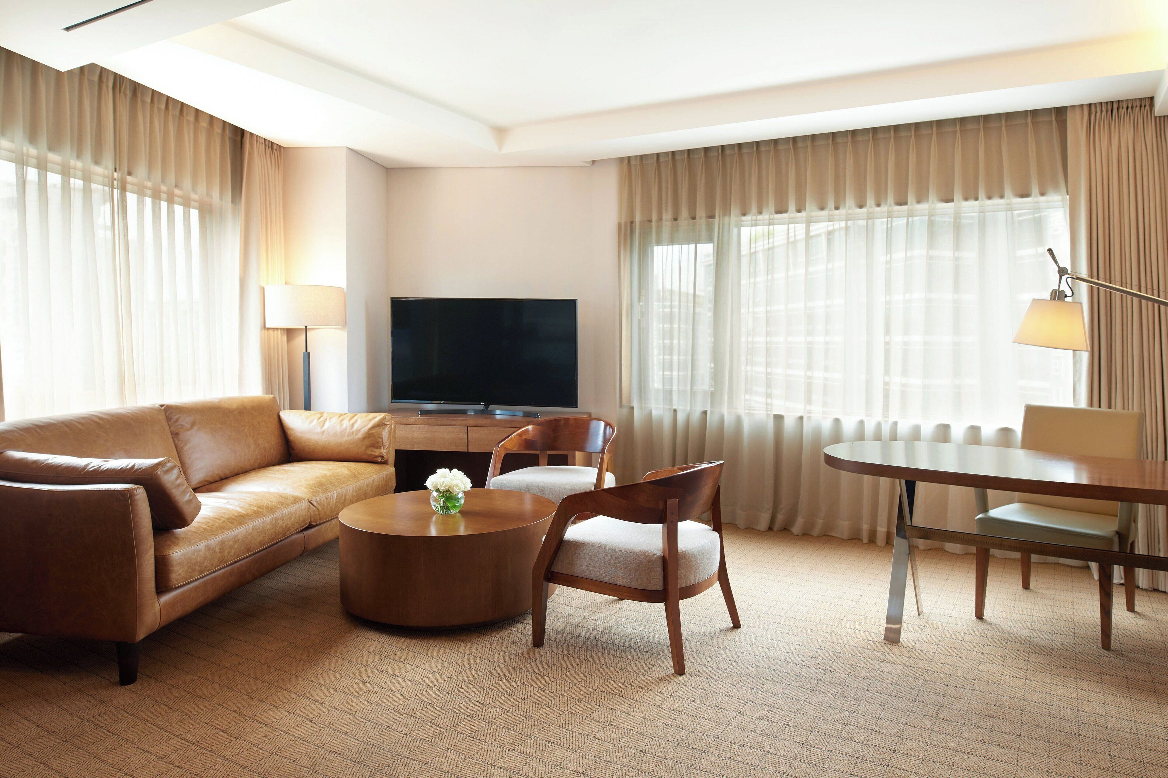 Suite, 1 King Bed, City View, Corner | Premium bedding, down comforters, pillowtop beds, minibar